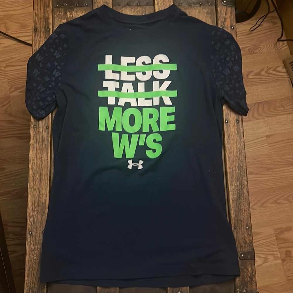 Boys under Armour tee shirt